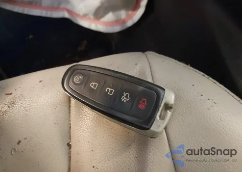 2018 Ford Focus Titanium z USA, uszkodzony, nr VIN 1FADP3J29JL294762